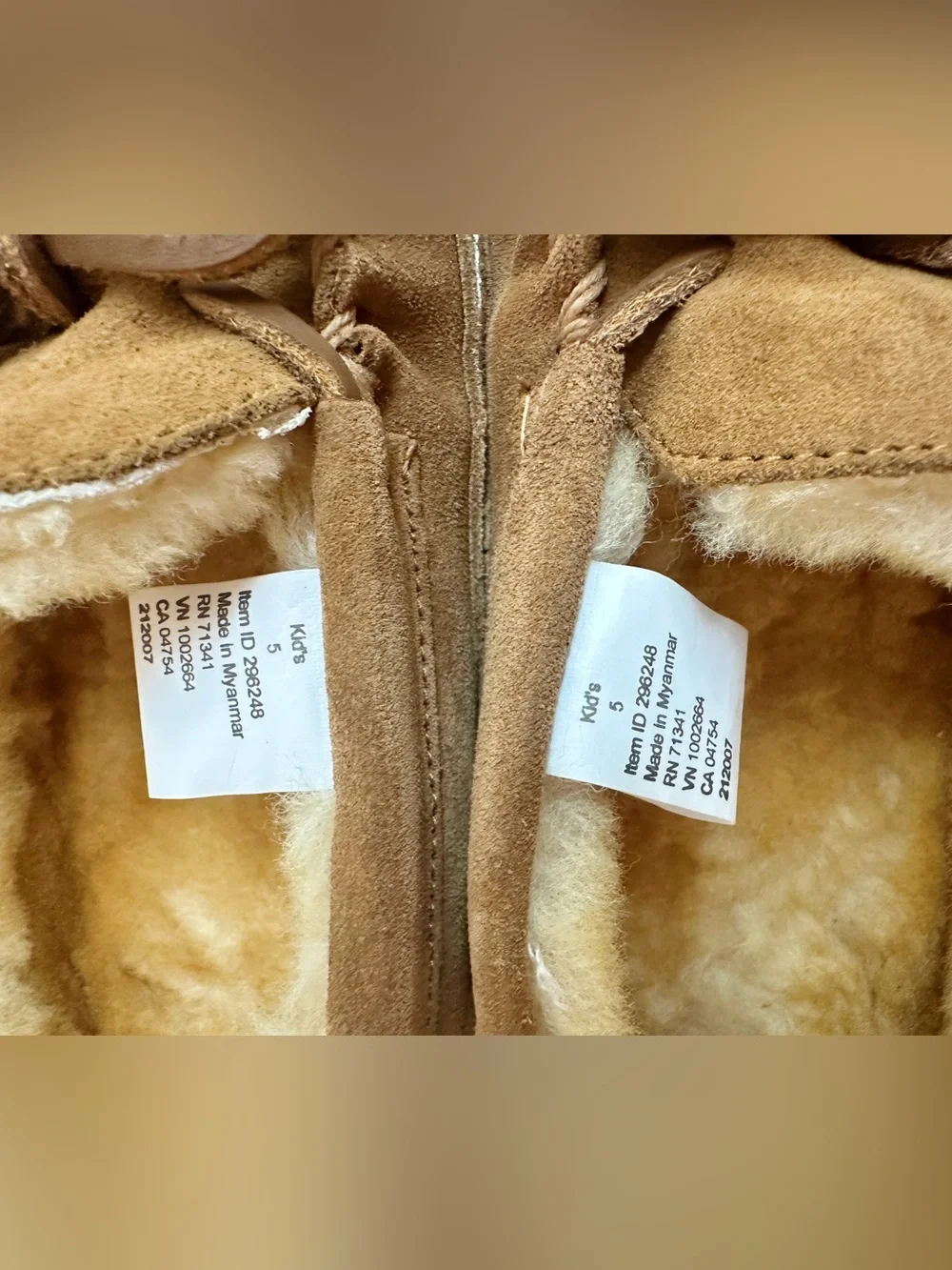 LL BEAN Wicked Good Slippers - Kids Kid’s Size 5- Shearling Sheepskin L.L.Bean